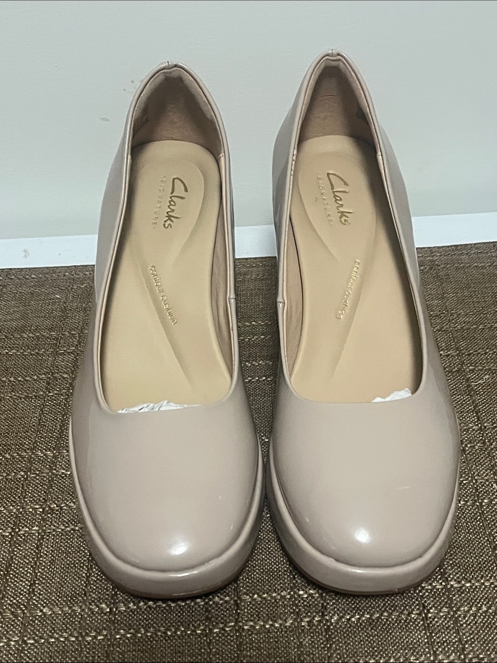 Clarks Women's Nude Patent Block Heel Pumps - Picture 7 of 7